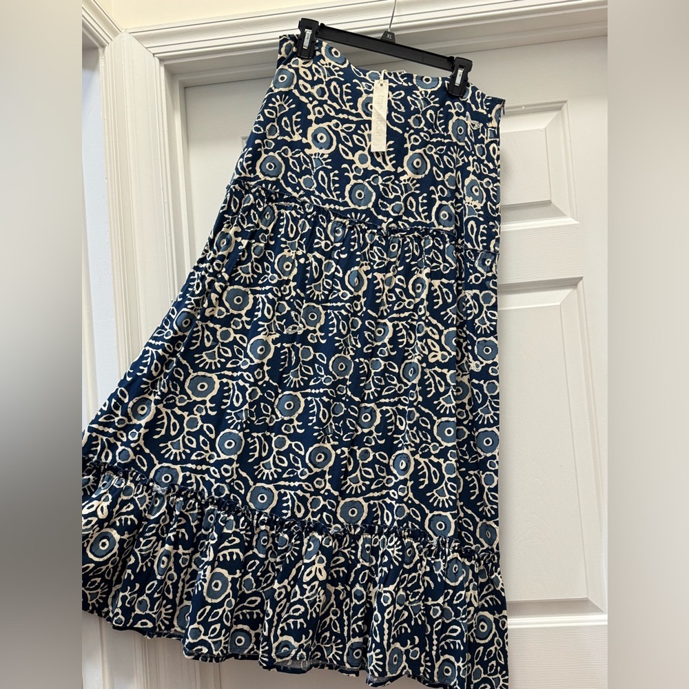 Chic Blue and White Floral Maxi Skirt (with pockets!)